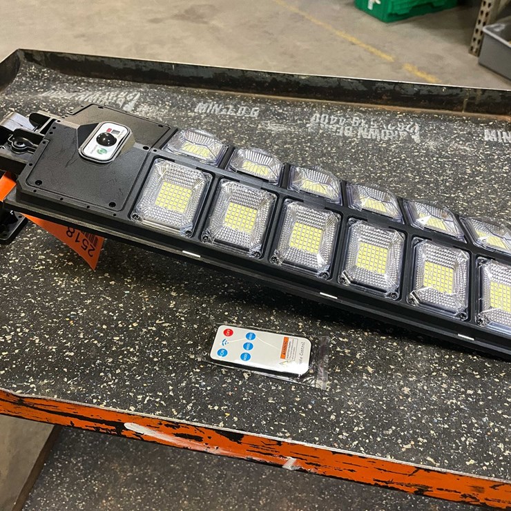#2518 • LED Parking Lot/ Yard Light (PR13)