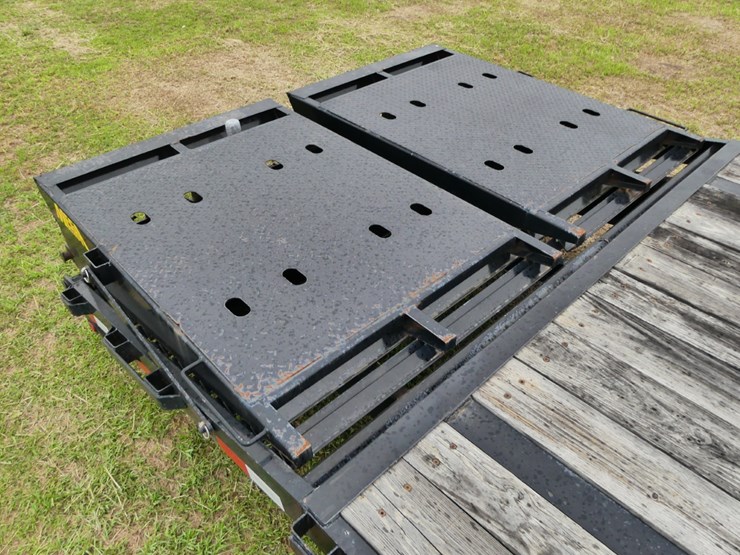 2023-big-tex-16gn-102''x40'-gooseneck-trailer-image-6