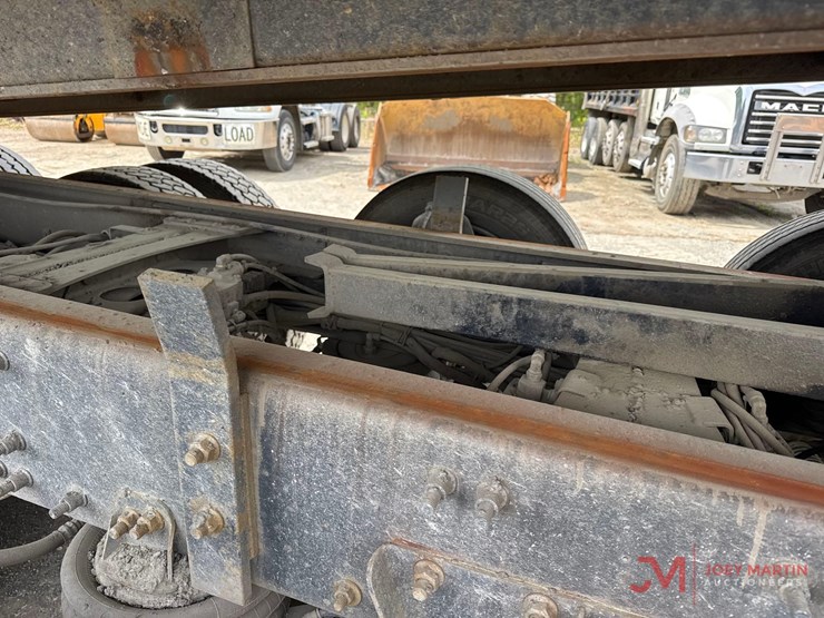 2008-mack-granite-gu713-image-23