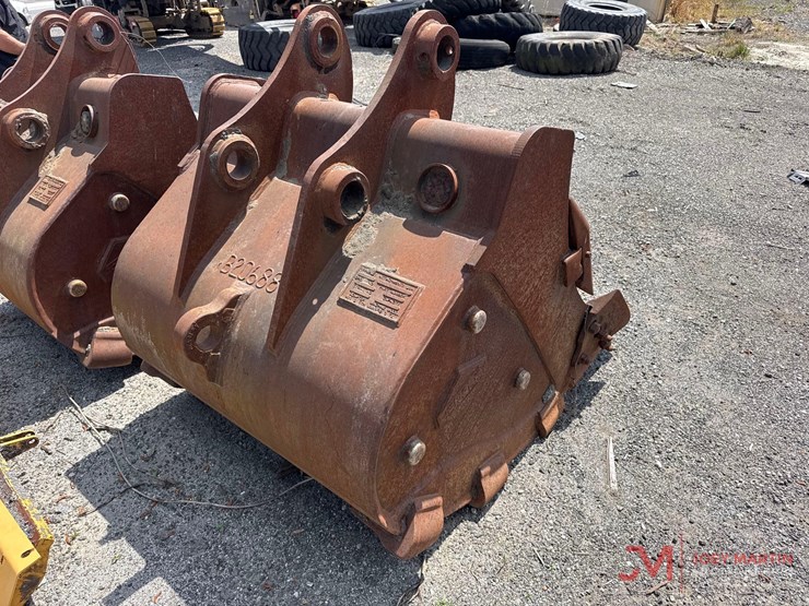 hensley-48"-tooth-bucket-w/-side-cutters-image-2