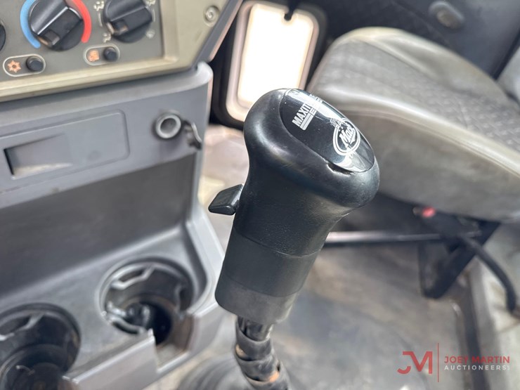 2011-mack-pinnacle-cxu613-image-37