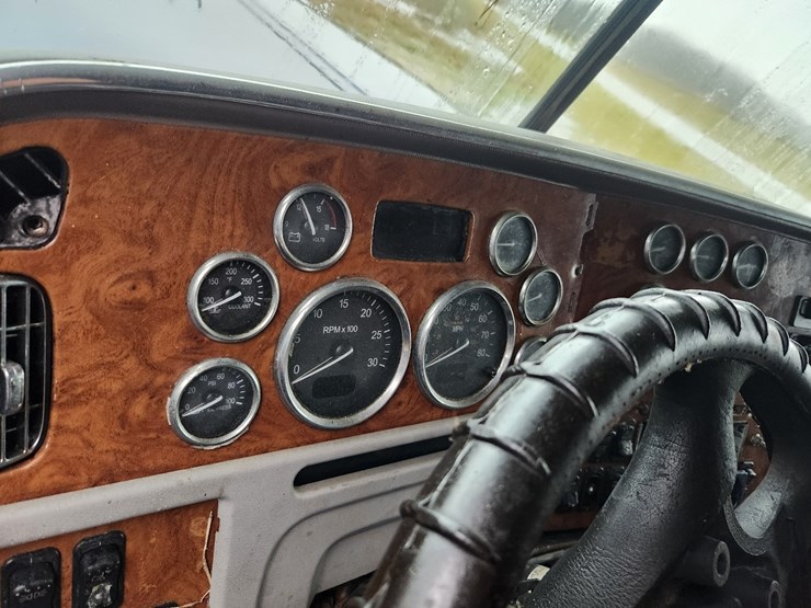 2007-peterbilt-379-image-46