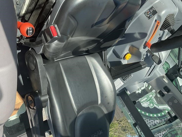 2023-kubota-l3560-image-11