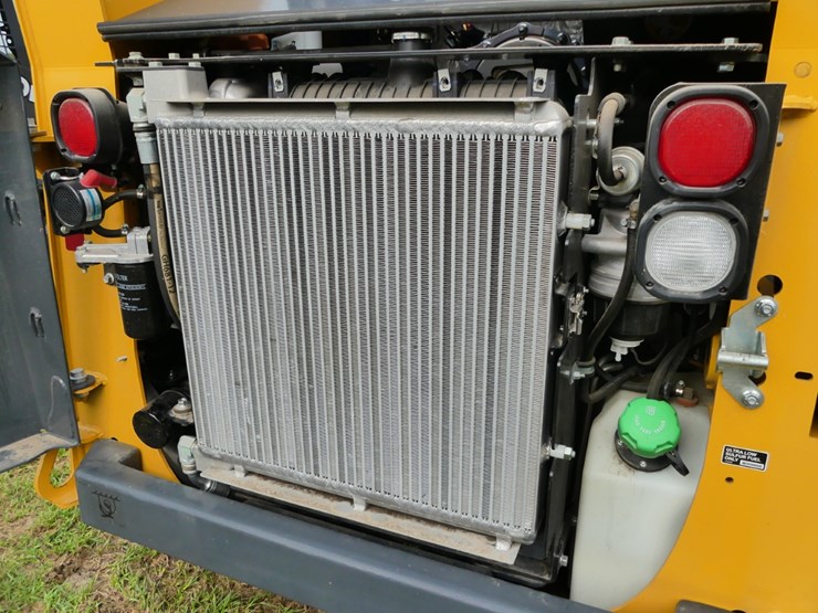 2024-deere-317g-image-9