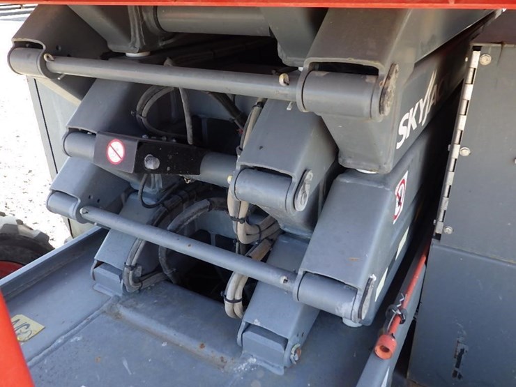 2019-skyjack-sj6826rt-image-15