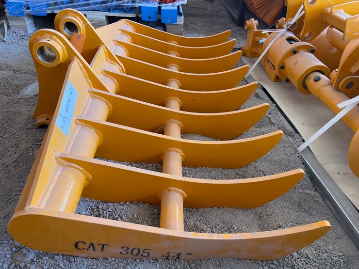 2026-caterpillar-305-image-6