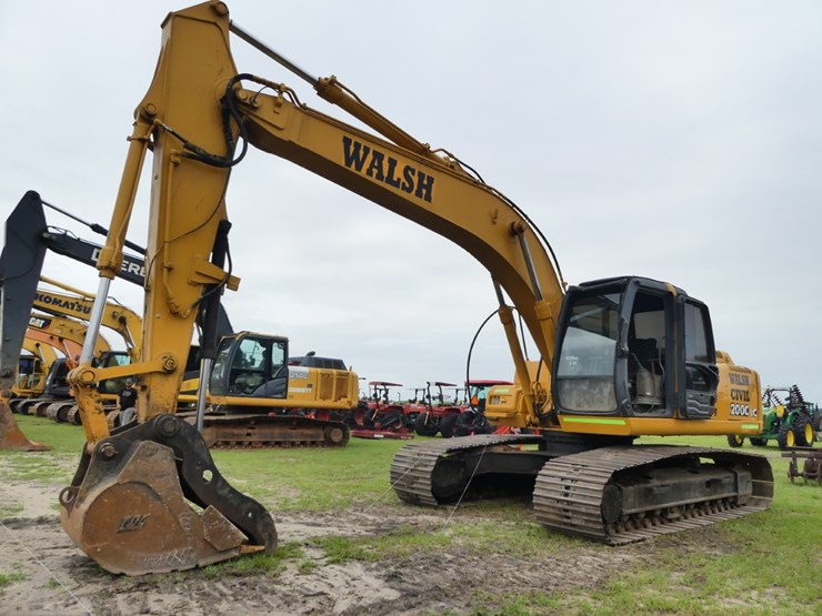 deere-200-lc-image-1