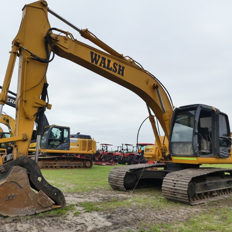 DEERE 200 LC