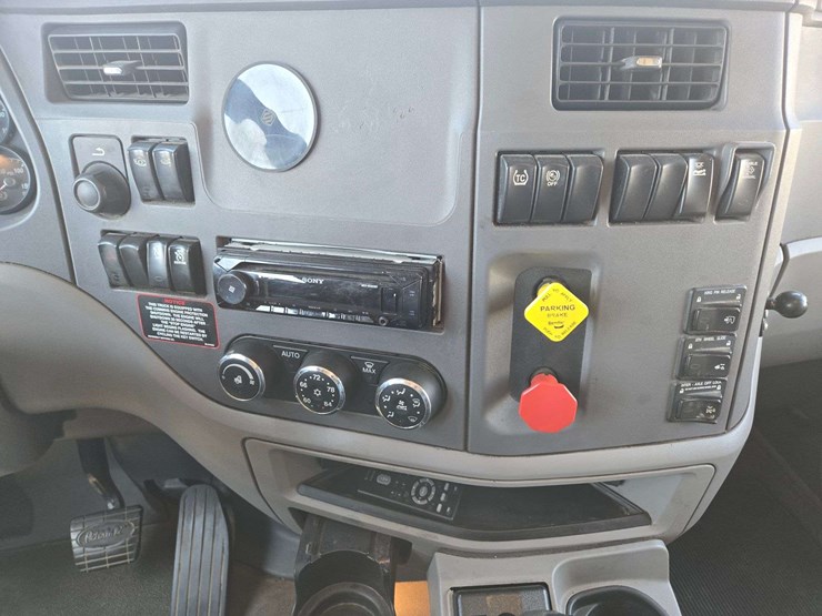 2016-peterbilt-579-image-20