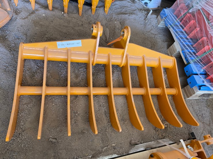 2026-caterpillar-305-image-1
