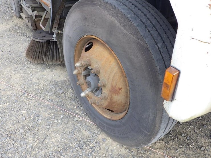 2003-freightliner-fc70-image-31