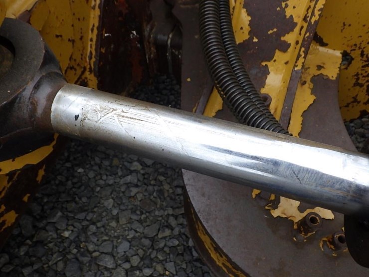 2015-caterpillar-d4k2-lgp-image-15