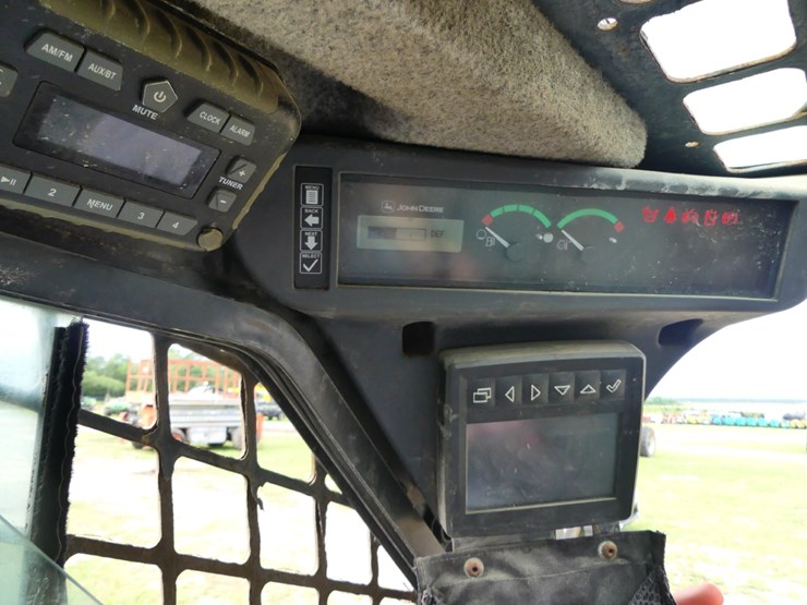 deere-332g-image-16