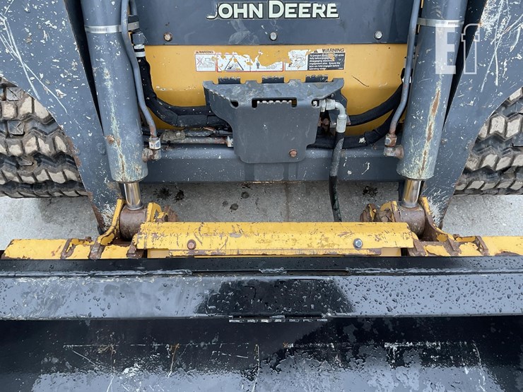 2018-deere-317g-image-12