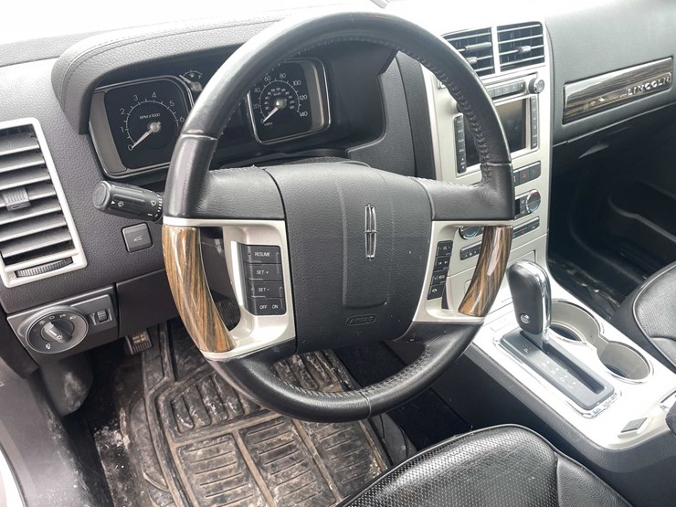 2010-lincoln-mkx-image-33