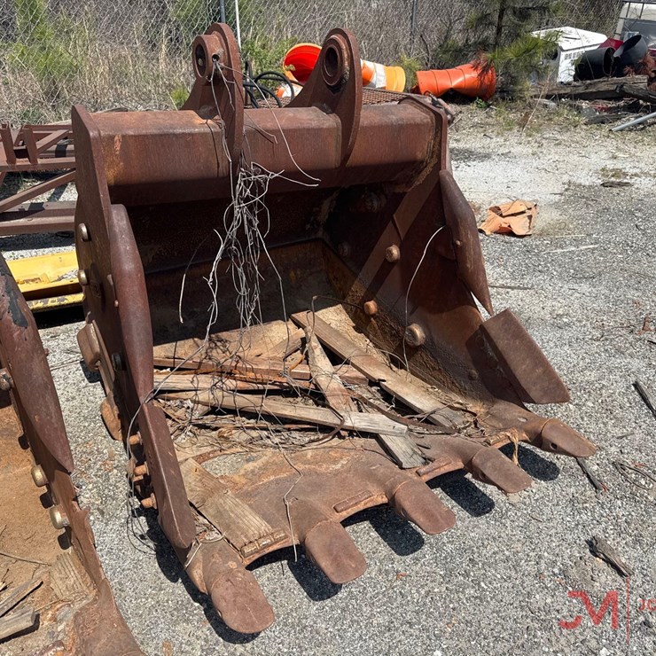 HENSLEY 48" TOOTH BUCKET W/ SIDE CUTTERS