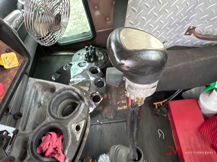 2005-kenworth-t800-image-25