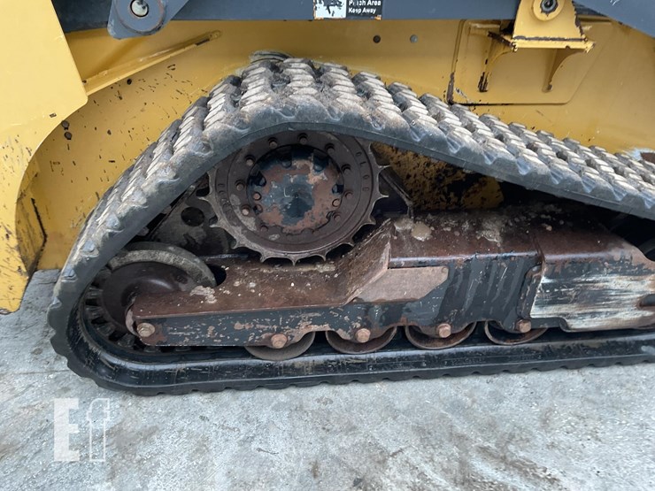 2018-deere-317g-image-10