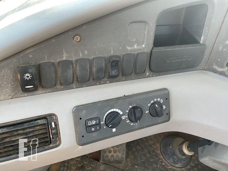 2016-volvo-a25g-image-13