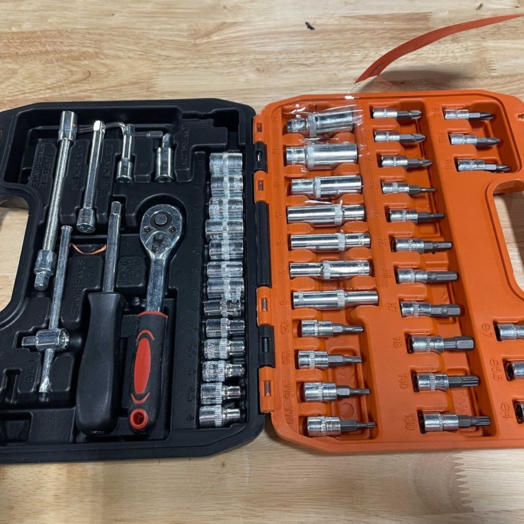 #2571 • 53 Piece Socket/Bit Set (CW)