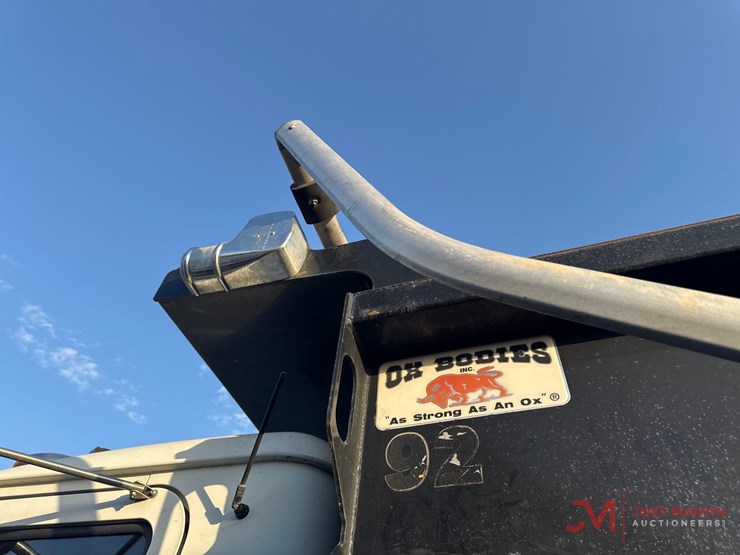 2016-mack-gu713-grantie-tri-axle-dump-truck-image-8