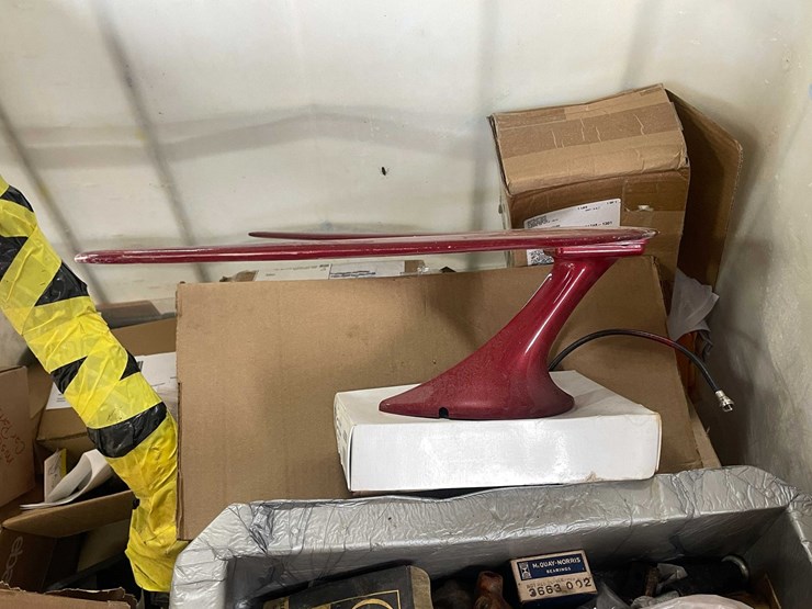 #2543-•-tote-of-car-parts-(g)-image-16