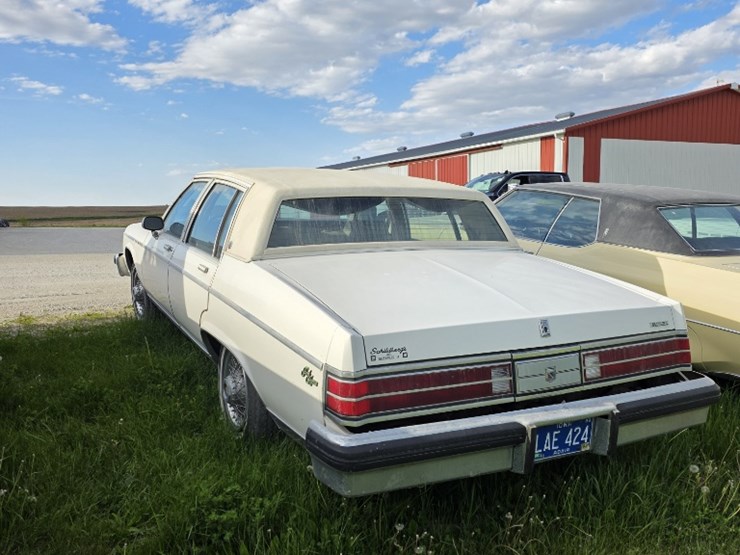 1983-buick-park-avenue-4dr-sedan-image-2