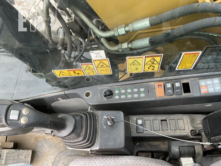 2015-caterpillar-m313d-image-15