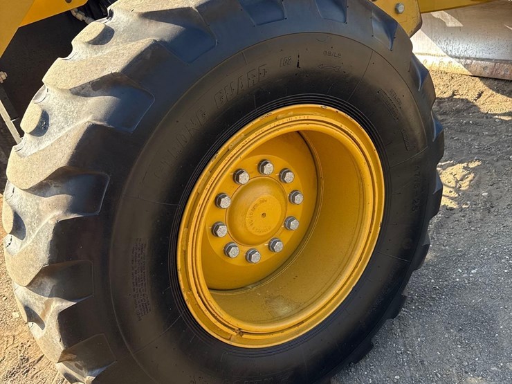 2019-caterpillar-120-image-24