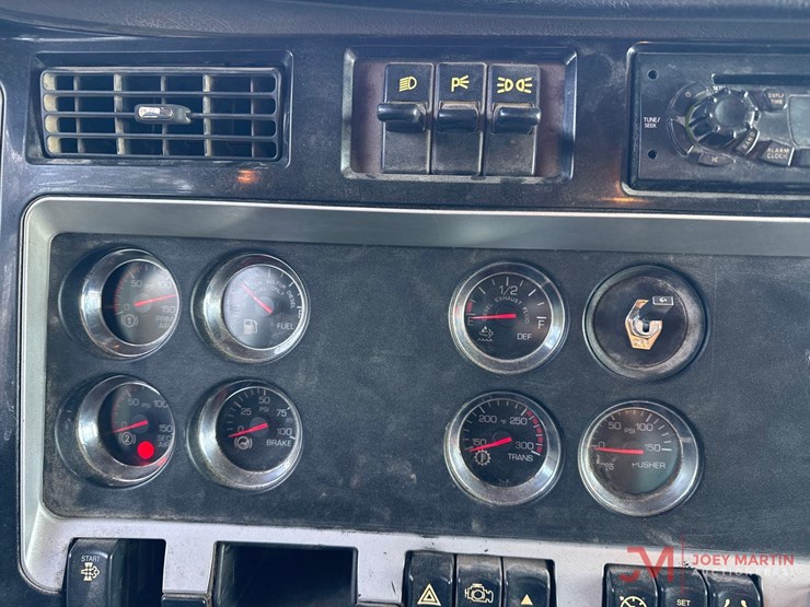 2013-kenworth-t800-image-33