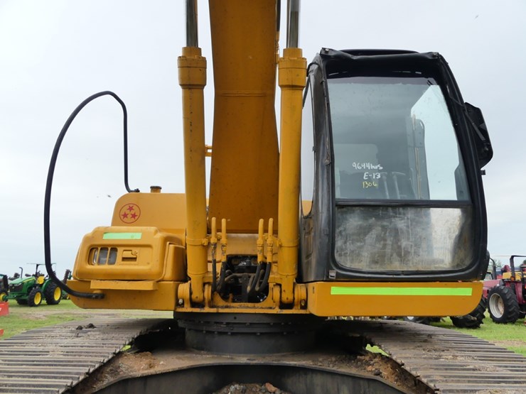 deere-200-lc-image-10