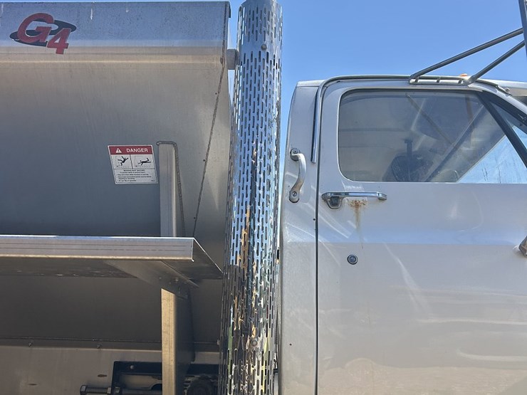 chevy-top-kick-spreader-truck-image-13
