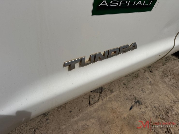 2010-toyota-tundra-sr5-image-10