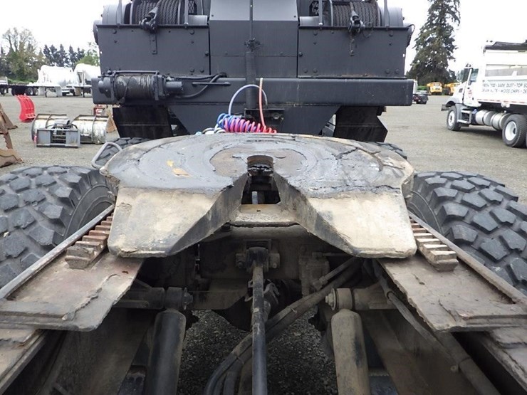 2002-oshkosh-m1070-image-11