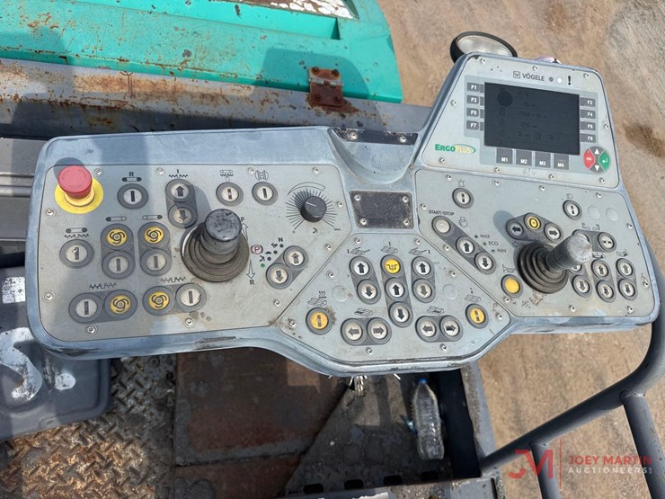 vogele-vision-5200-2-tracked-asphalt-paver-image-35