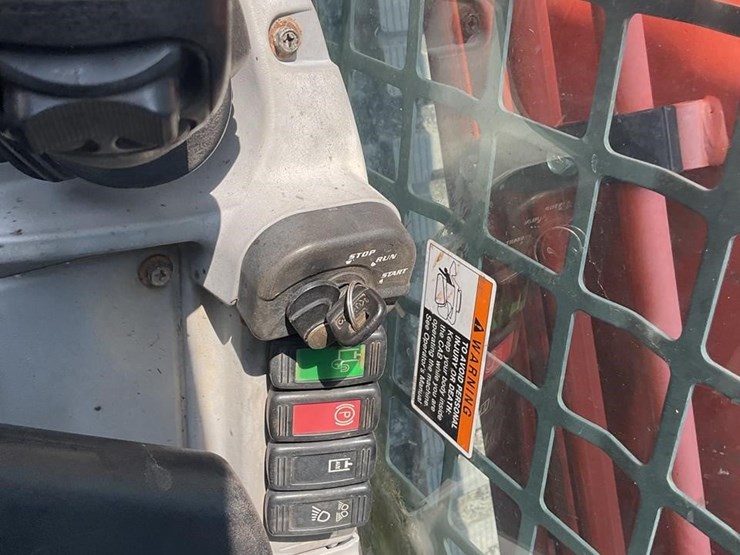 2013-kubota-svl90-2-image-16