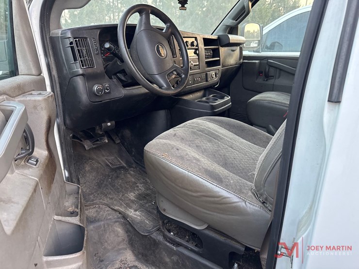 2020-chevrolet-3500-image-12