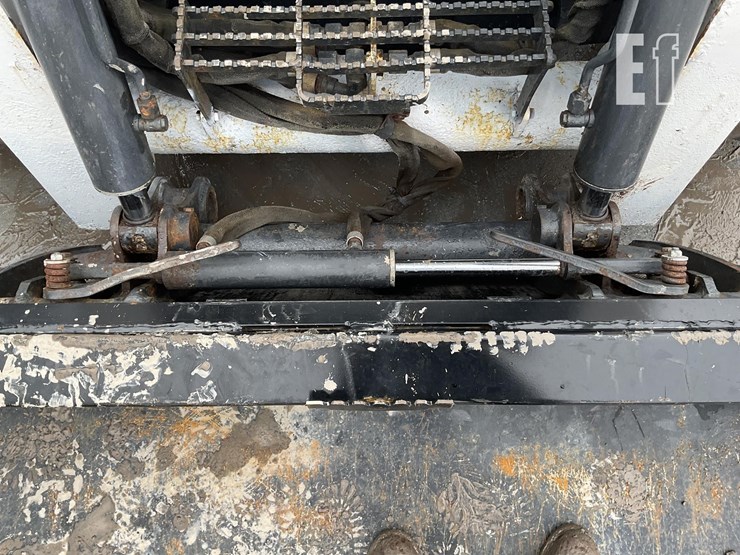 2011-bobcat-s750-image-10