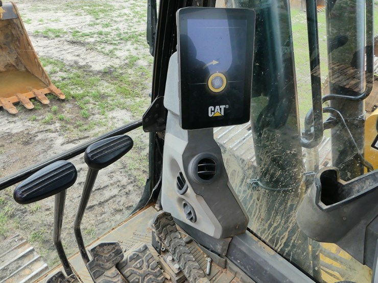 caterpillar-323-image-13