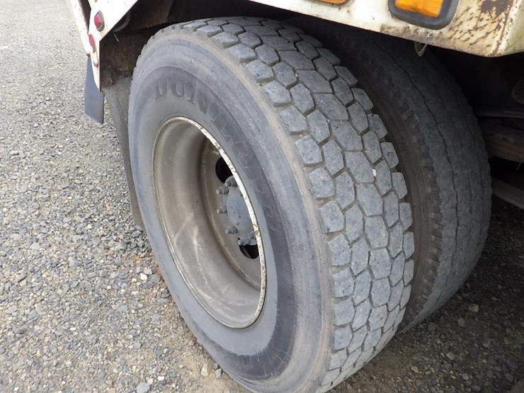 2003-freightliner-fc70-image-32