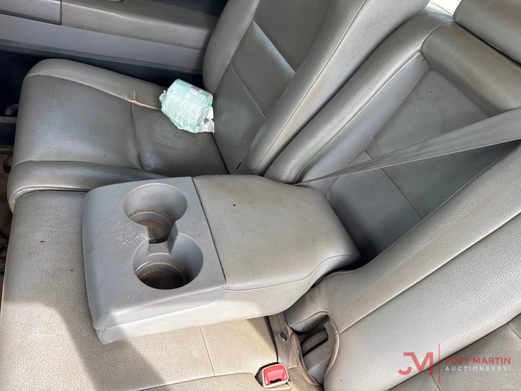 2011-toyota-tundra-sr5-image-25