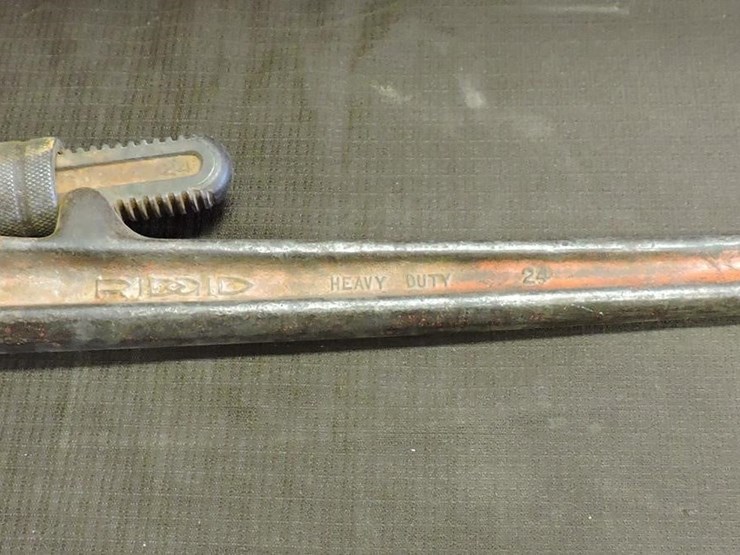 24”-pipe-wrench-image-1