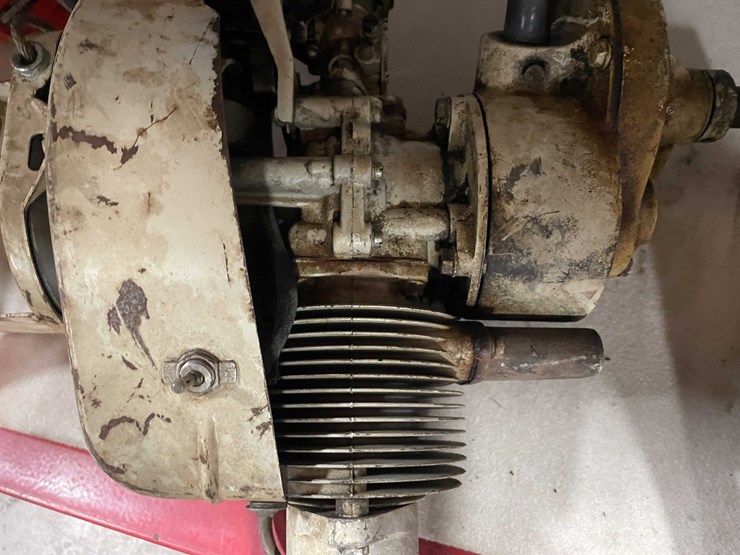 #2585-•-(2)-vintage-chainsaws-and-ice-auger-motor-(cw)-image-18