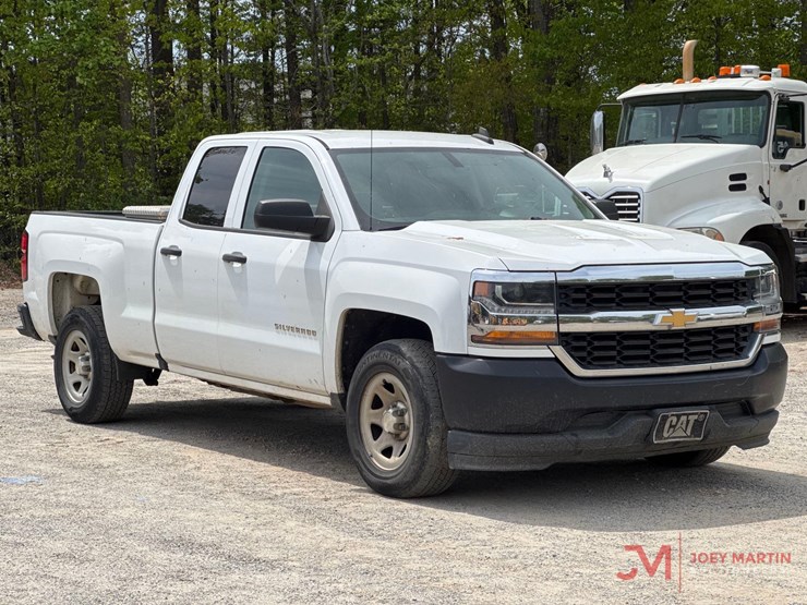2017-chevrolet-silverado-1500-image-1