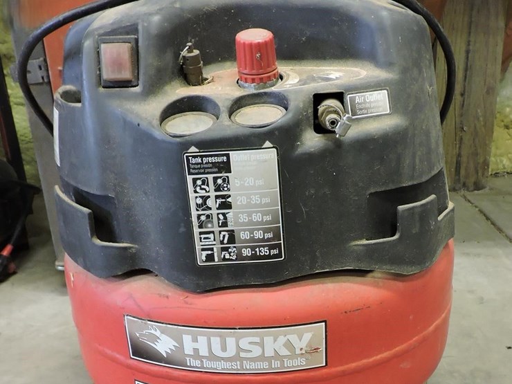 6-gallon-portable-air-compressor-image-1