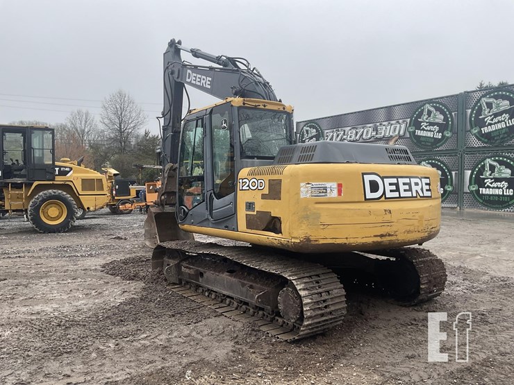 2011-deere-120d-image-2