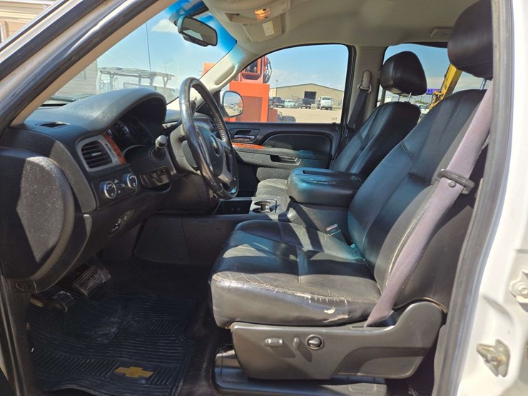 2011-chevrolet-silverado-2500-image-12
