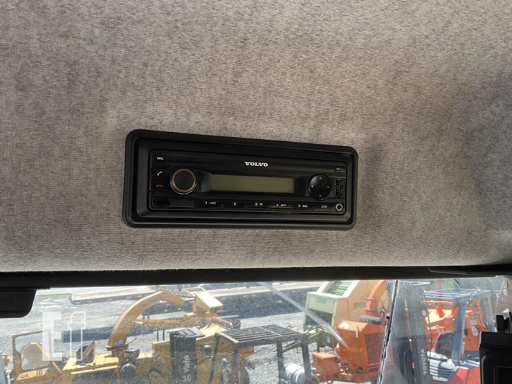 2015-volvo-a25g-image-12