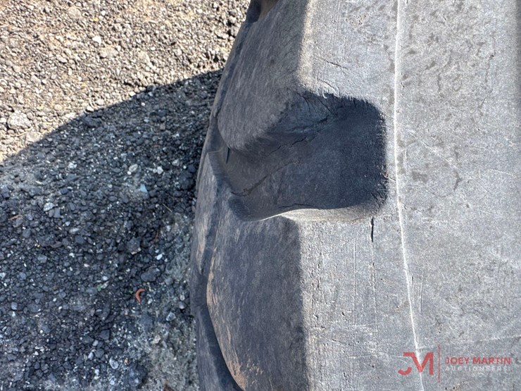 (1)-23.5r25-loader-tire-image-2