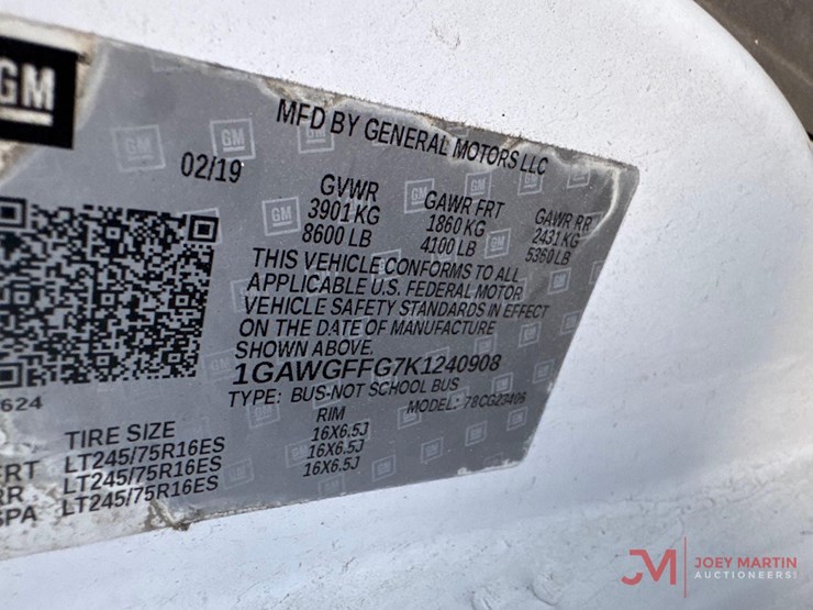 2019-gmc-cargo-van-image-18